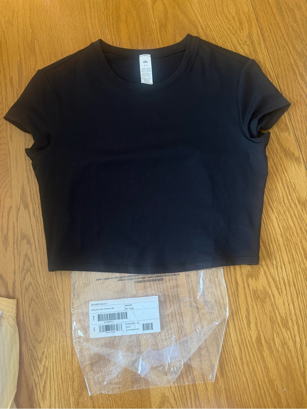 Alo NEW Black ALOSOFT CROP FINESSE SHORT SLEEVE  Women’s Sz Small